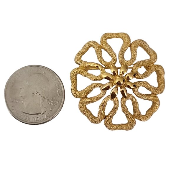 Trifari Crown Over T Gold Tone Open Textured Modernist Flower Brooch, Signed - Picture 4 of 6